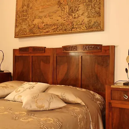 Residenza Carducci Centro Storico Apartment *
